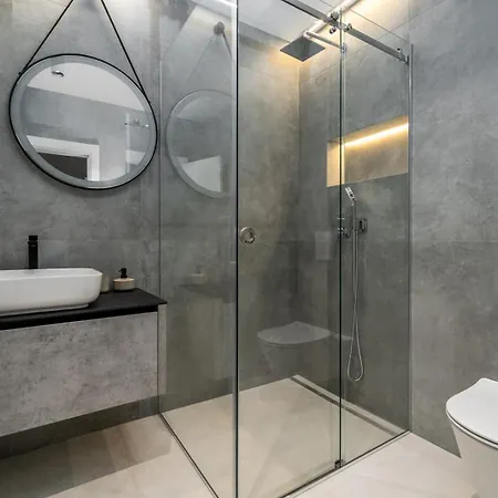New! Luxury Madre With 5 En-suite Bedrooms, Heated 72sqm Mineral Pool, Whirlpool, Outdoor Gym, Playground فيلة