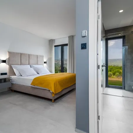 فيلة New! Luxury Madre With 5 En-suite Bedrooms, Heated 72sqm Mineral Pool, Whirlpool, Outdoor Gym, Playground *