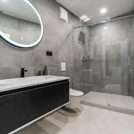 New! Luxury Madre With 5 En-suite Bedrooms, Heated 72sqm Mineral Pool, Whirlpool, Outdoor Gym, Playground فيلة *