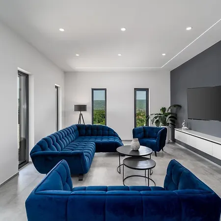 New! Luxury Madre With 5 En-suite Bedrooms, Heated 72sqm Mineral Pool, Whirlpool, Outdoor Gym, Playground Zmijavci