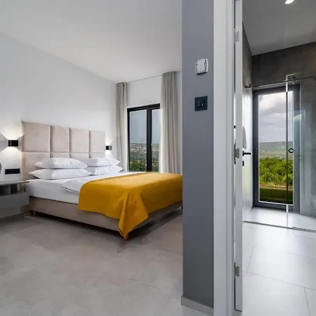 New! Luxury Madre With 5 En-suite Bedrooms, Heated 72sqm Mineral Pool, Whirlpool, Outdoor Gym, Playground فيلة *