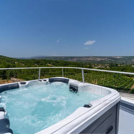 New! Luxury Madre With 5 En-suite Bedrooms, Heated 72sqm Mineral Pool, Whirlpool, Outdoor Gym, Playground * Zmijavci