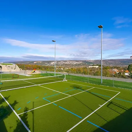 New! Luxury Madre With 5 En-suite Bedrooms, Heated 72sqm Mineral Pool, Whirlpool, Outdoor Gym, Playground Zmijavci